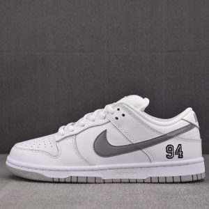 【CY공장】나이키 x 슈프림 SB 덩크 로우 메탈릭 실버 HQ8487-100