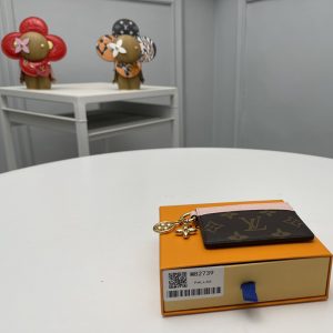 루이비통 LV 참 카드 홀더 모노그램 M82739