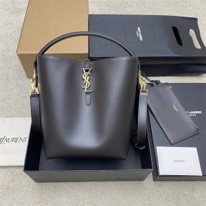 생로랑 LE 37 카산드르 버킷백 샤이니 카프스킨 742828