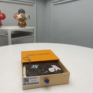 루이비통 Xmas 키 파우치 아주르 프로스트 모노그램