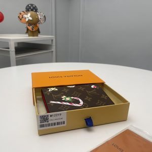 루이비통 Xmas 여권 커버 캔디 레드 모노그램