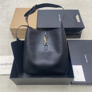 생로랑 카프스킨 LE 5 À 7 서플 라지백 블랙 850545