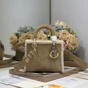 디올 레이디 스몰 백 시어링 카멜 스웨이드