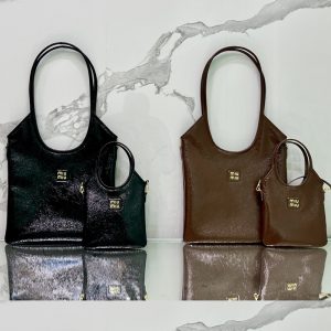 미우미우 아이비 가죽 숄더백