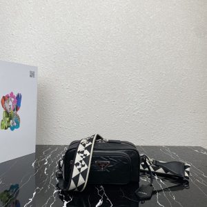 프라다 나파 가죽 멀티 포켓 숄더백 1BH198 5컬러