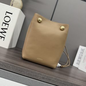 로에베 페블 버킷백