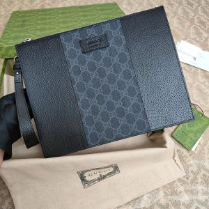구찌 GG 수프림 캔버스 스트랩 파우치 클러치백 795487