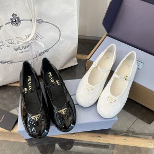 프라다 페이턴트 가죽 발레리나 플랫 슈즈