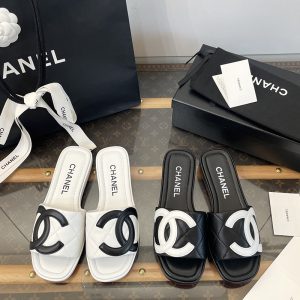 샤넬 CC 로고 퀼팅 뮬 슬리퍼