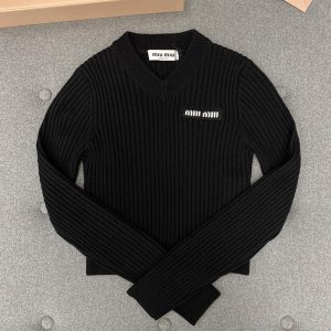【터보】미우미우 브이넥 리브드 울 크롭 니트 스웨터 (TJ공장)